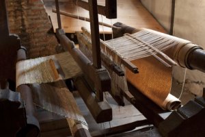 An example of the weaving process on a large adult-sized loom